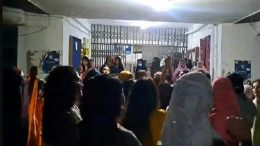 ছাত্রীদের হলে পুরুষ স্টাফ দিয়ে তল্লাশি, শিক্ষার্থীদের বিক্ষোভ