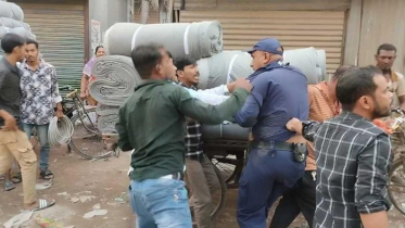 মাদকবিরোধী অভিযানে গিয়ে পিটুনির শিকার ২ পুলিশ সদস্য