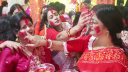 দুর্গা উৎসবে সিঁদুর খেলায় মাতলেন নারীরা