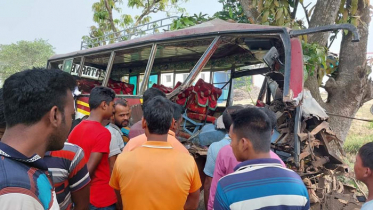 নিয়ন্ত্রণ হারিয়ে যাত্রীবাহী বাস খাদে: মৃত্যু বেড়ে ৪