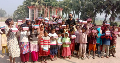 ভালোবাসা দিবসে ছিন্নমূল শিশুদের খাবার দিল ‘ছায়াপথ’