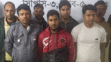 নওগাঁয় পর্ণগ্রাফির বিপুল সরঞ্জামসহ গ্রেফতার ৭