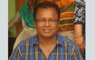 ট্রাক চাপায় মোটরসাইকেল আরোহী সরকারি কর্মকর্তা নিহত 