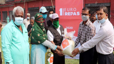 নওগাঁয় ৪০০ পরিবারের মাঝে খাদ্যসামগ্রী বিতরণ