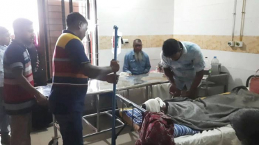 নওগাঁয় ইউএনও’র গাড়ির ধাক্কায় আহত ৩ 