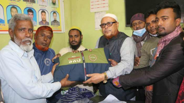 নওগাঁয় শীতার্তদের মাঝে শীতবস্ত্র বিতরণ