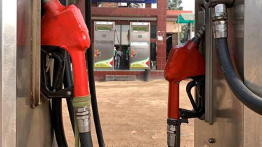 পাম্প থেকে তেল নিয়ে বাড়ি ফেরার পথে অসুস্থ হয়ে নারীর মৃত্যু