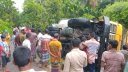 পাথর বোঝাই ট্রাক উল্টে বসতঘরে ঘুমন্ত দুই বোনকে চাপা, নিহত ১