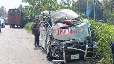 স্বামীর মরদেহ আনতে গিয়ে অ্যাম্বুলেন্স-বাস সংঘর্ষে স্ত্রীসহ নিহত ২