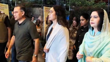 সপরিবারে বেইলি রোডে নাটক দেখলেন প্রধানমন্ত্রী সপরিবারে বেইলি রোডে নাটক দেখলেন প্রধানমন্ত্রী