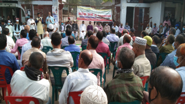 নাটোরে পাঁচ দফা দাবিতে শ্রমিকদের বিক্ষোভ