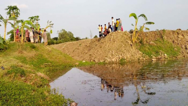 খাল বন্ধ করে পুকুর খনন, ৪শ’ বিঘা জমিতে জলাবদ্ধতার সৃষ্টি