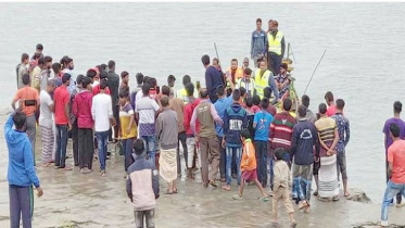 পদ্মায় নিখোঁজ ২ জনের খোঁজ মেলেনি: উদ্ধার অভিযান বন্ধ