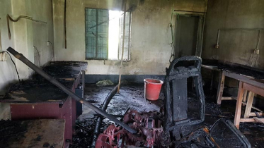 লক্ষণহাটী স্কুলের কম্পিউটার ল্যাব আগুনে পুড়েছে ছাই 