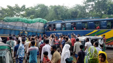 নেত্রকোনায় বাস-ট্রাকের সংঘর্ষে নিহত ২