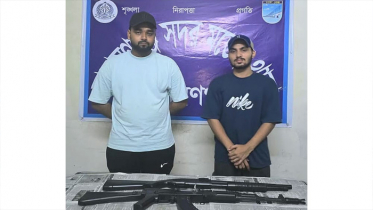 অস্ত্র হাতে ঘুরে বেড়ানো ভাইরাল সেই ২ যুবক আটক অস্ত্র হাতে ঘুরে বেড়ানো ভাইরাল সেই ২ যুবক আটক