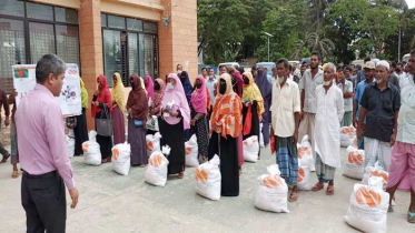নোয়াখালীতে ২৪০ পরিবারের মাঝে ইফতার ও খাদ্য সামগ্রী বিতরণ