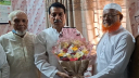 পরাজিত প্রার্থীর বাড়িতে ফুল নিয়ে হাজির এমপি খায়রুল কবির