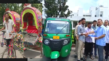 জুলাই যোদ্ধাসহ ৩ জনকে অটোরিকশা ও রিকশা উপহার দিলেন প্রধানমন্ত্রী জুলাই যোদ্ধাসহ ৩ জনকে অটোরিকশা ও রিকশা উপহার দিলেন প্রধানমন্ত্রী
