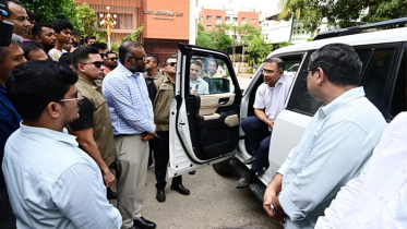 আজিমপুর কোয়ার্টারে অপরিচ্ছন্নতায় ক্ষুব্ধ প্রধানমন্ত্রী, সময় দিলেন ২ সপ্তাহ আজিমপুর কোয়ার্টারে অপরিচ্ছন্নতায় ক্ষুব্ধ প্রধানমন্ত্রী, সময় দিলেন ২ সপ্তাহ