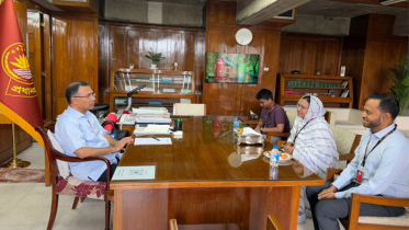 জুলাই শহীদ জাহিদের মাকে চাকরির আশ্বাস প্রধানমন্ত্রীর জুলাই শহীদ জাহিদের মাকে চাকরির আশ্বাস প্রধানমন্ত্রীর