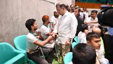 সংসদ গ্যালারিতে শহীদ পরিবার ও আহতদের সঙ্গে দেখা করলেন প্রধানমন্ত্রী