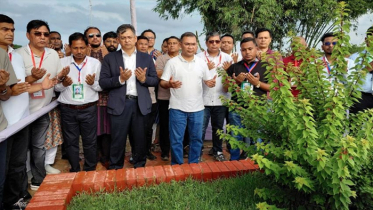 শহীদ ওয়াসিমের কবর জিয়ারত প্রধানমন্ত্রীর, পরিবারকে দিলেন ২০ লাখ টাকা শহীদ ওয়াসিমের কবর জিয়ারত প্রধানমন্ত্রীর, পরিবারকে দিলেন ২০ লাখ টাকা