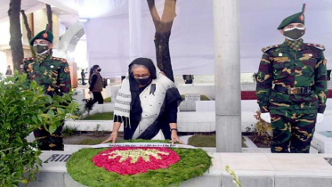১৫ আগস্টে নিহত স্বজনদের সমাধিতে প্রধানমন্ত্রীর শ্রদ্ধা