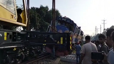 লাইনচ্যুত বগি উদ্ধার, ৫ ঘণ্টা পর উত্তরবঙ্গে ট্রেন চলাচল স্বাভাবিক