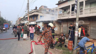 পাবনায় ২৫টি দোকান-বাড়িতে আগুন-ভাঙচুর