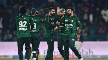 সাত বছর পর টি-টোয়েন্টিতে অস্ট্রেলিয়াকে হারাল পাকিস্তান সাত বছর পর টি-টোয়েন্টিতে অস্ট্রেলিয়াকে হারাল পাকিস্তান