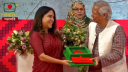 ৭ বিশিষ্টজনকে স্বাধীনতা পুরস্কার তুলে দিলেন প্রধান উপদেষ্টা 