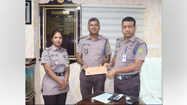 ছিনতাইকৃত ট্রাক উদ্ধার, পুরস্কার পেলেন ইন্সপেক্টর মোস্তফা