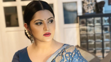 রাতে লাইভে এসে পরীমণি বললেন ‘জীবনে কখনও সুইসাইড করবো না’