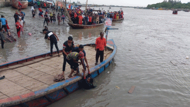 মোংলায় অর্ধশতাধিক যাত্রী নিয়ে নৌকাডুবি