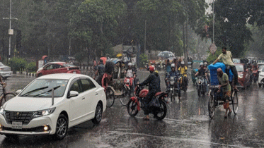 রাজধানীতে ঝুম বৃষ্টি, বিপাকে অফিসগামীরা