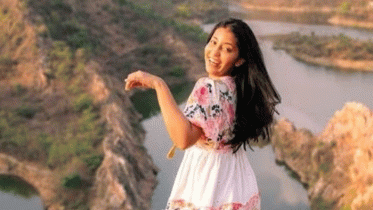 রিল বানাতে গিয়ে ভয়ঙ্কর মৃত্যু নারী ইনফ্লুয়েন্সারের