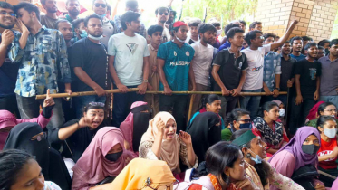 রাবিতে হল না ছাড়ার মাইকিং, প্রশাসন ভবন ঘেরাও