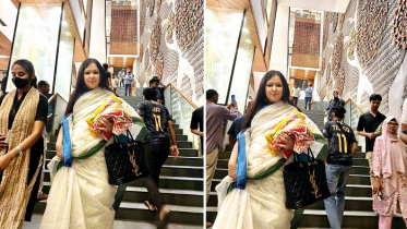 আড়ংয়ে ব্যাগ না পেয়ে ক্ষুব্ধ রুমিন ফারহানা, হাতে কাপড় নিয়ে শোরুম ত্যাগ