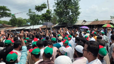 মঞ্চে প্রধানমন্ত্রীর ছবি না থাকায় হট্টগোল, তোপের মুখে ফিরে গেলেন সেতুমন্ত্রী মঞ্চে প্রধানমন্ত্রীর ছবি না থাকায় হট্টগোল, তোপের মুখে ফিরে গেলেন সেতুমন্ত্রী