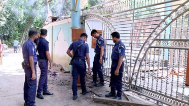 নুরাল পাগলের দরবারে পুলিশের ওপর হামলা, গ্রেপ্তার আরও ৪ জন