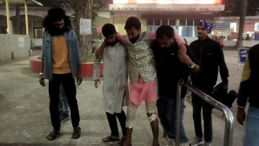 রাজশাহীতে মাইক্রোবাস চাপায় এনসিপি নেতাকে হত্যাচেষ্টার অভিযোগ