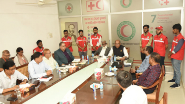 প্রধানমন্ত্রীর আহ্বানে আজ থেকে রাজধানীতে ত্রাণ দেবে রেড ক্রিসেন্ট
