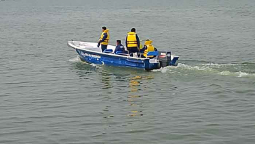 ফেরি থেকে নদীতে পড়ল সিএনজি, ২ নারী নিখোঁজ