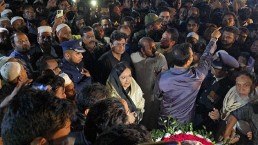 শহীদ মিনারে শ্রদ্ধা নিবেদনে রুমিন ফারহানাকে বাধা, ১৫০ জনের নামে ম