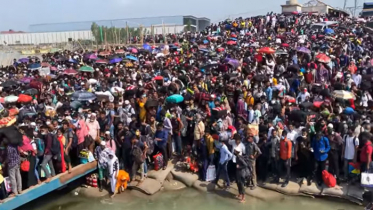 আজও শিমুলিয়া ঘাটে মানুষের স্রোত