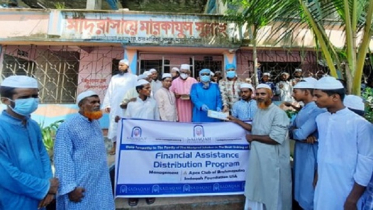 ট্রলার ডুবিতে নিহত পরিবারগুলোকে সাদাকাহ ফাউন্ডেশনের অর্থ সহায়তা 
