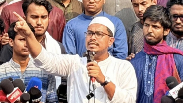 নরসিংদীসহ সারা দেশে ধর্ষণ ও সহিংসতার বিচার চেয়ে ডাকসুর প্রতিবাদ মিছিল