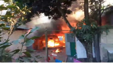 আশুলিয়ায় অগ্নিকাণ্ডে ৬টি ঘর ভস্মীভূত, ক্ষতি পাঁচ লক্ষাধিক টাকার আশুলিয়ায় অগ্নিকাণ্ডে ৬টি ঘর ভস্মীভূত, ক্ষতি পাঁচ লক্ষাধিক টাকার