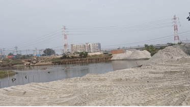 সাভারে ভূমিদস্যুদের দৌরাত্ম্য: বিলীনের পথে শত শত একর কৃষিজমি ও জলাশয় সাভারে ভূমিদস্যুদের দৌরাত্ম্য: বিলীনের পথে শত শত একর কৃষিজমি ও জলাশয়